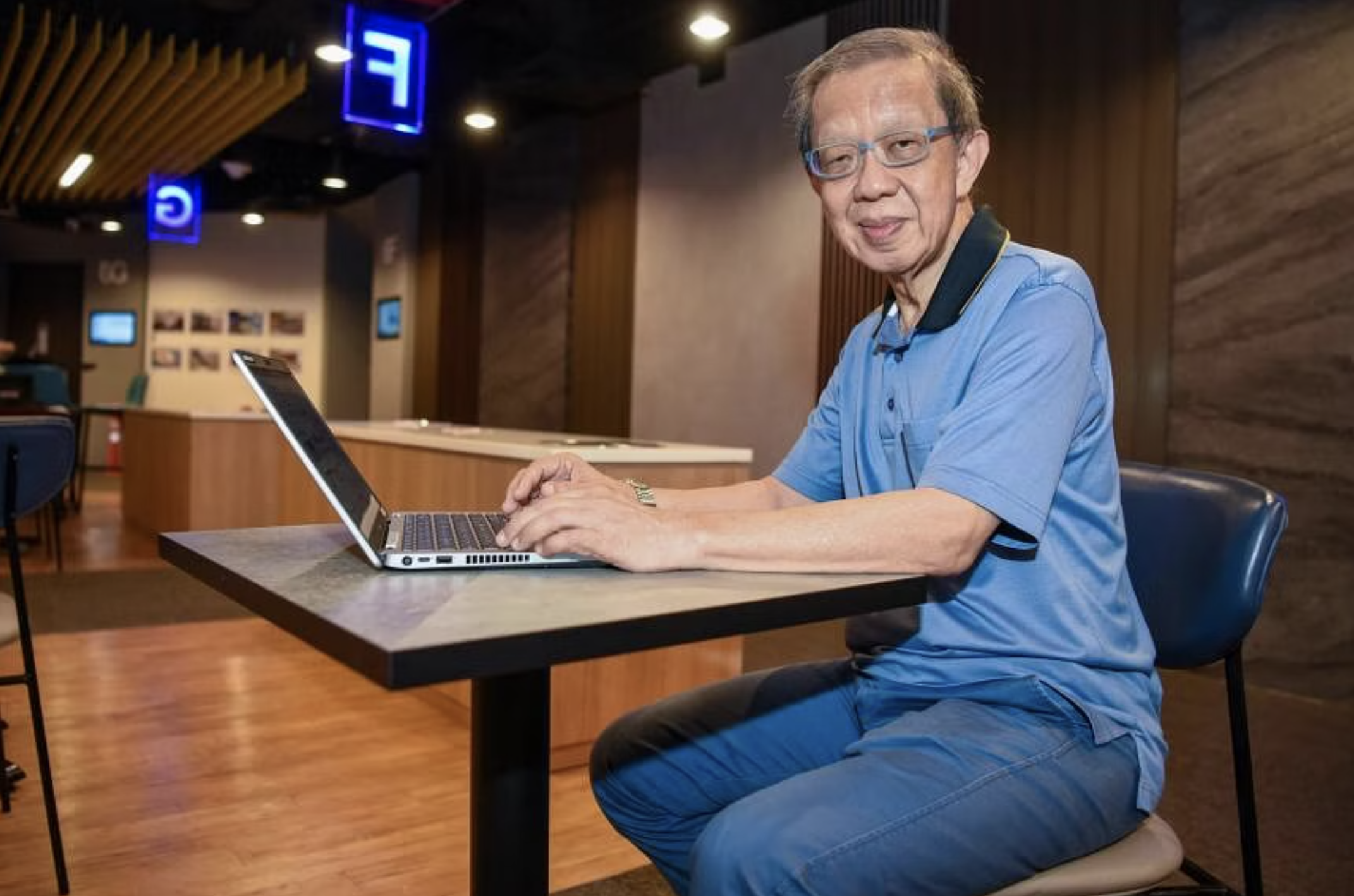 Cover image for From data entry clerk to newsman, he found new calling at 70 as data analyst